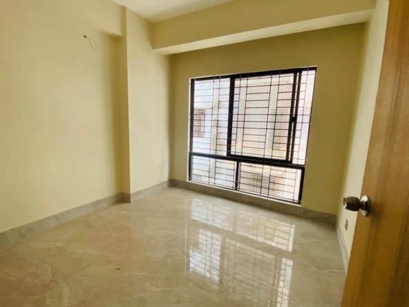 1235 SFT Used Ready Apartment for Sale in Bashundhara RA 1