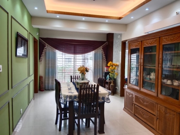 1581 SFT Used Ready Apartment in Bashundhara RA 2