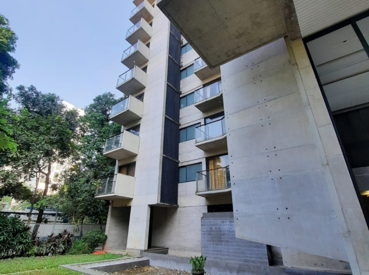 2675 SFT Spacious Ready Flat for Sale in Banani 1