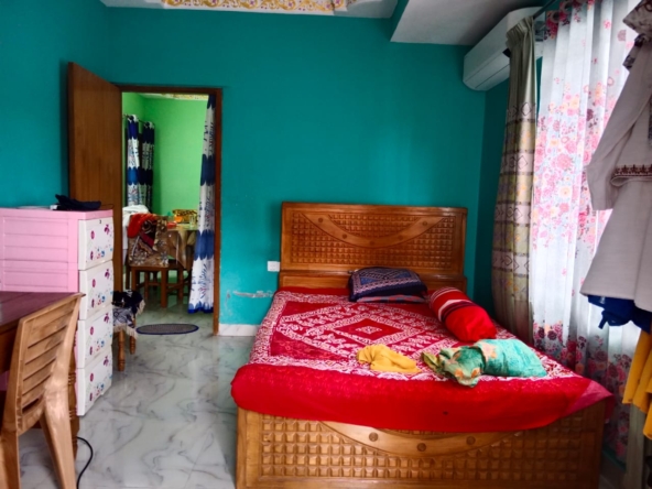 1350 Sqft Used Flat for Sale in Khilgaon 2