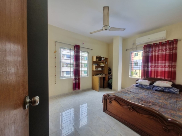 Ready Flat for Sale in Dhaka – 1550 SFT at South Banasree 4