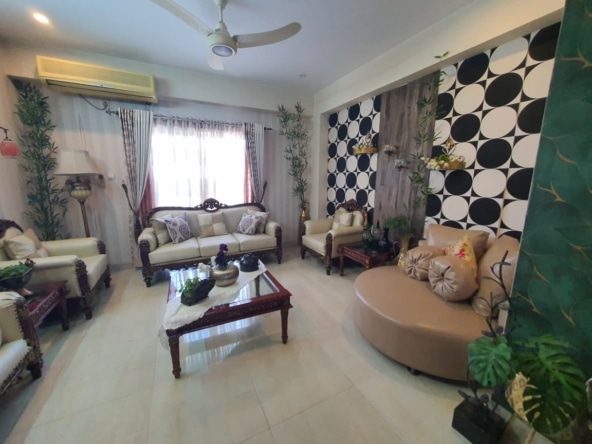 2220 Sqft Single Unit Flat for Sale in Bashundhara RA Block J 3