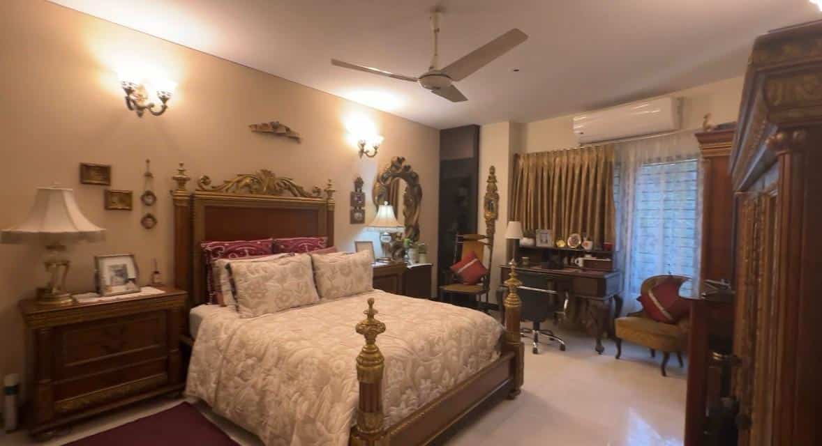 3346 Sqft Lake View Flat for Sale in Dhanmondi 10